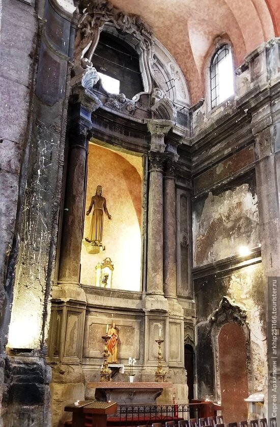 Средневековый собор Святого Доминика в историческом центре Лиссабона-там где правила инквизиция.