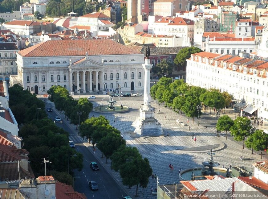 В самом сердце Лиссабона — площадь Россиу