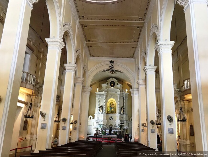 Площадь Сенадо и Церковь Святого Доминика в китайско-португальском Макао