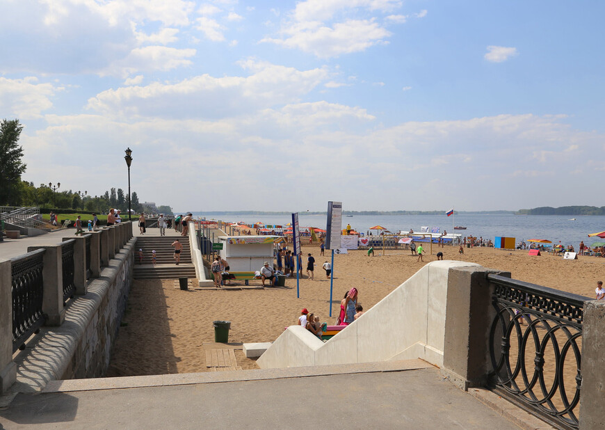 Центральный городской пляж Самары на набережной