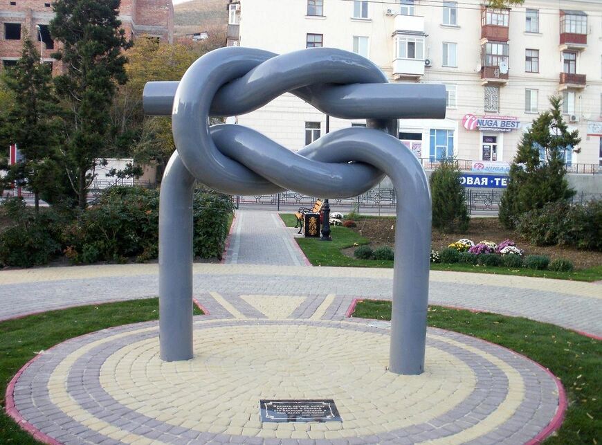 Памятник «Морской узел»