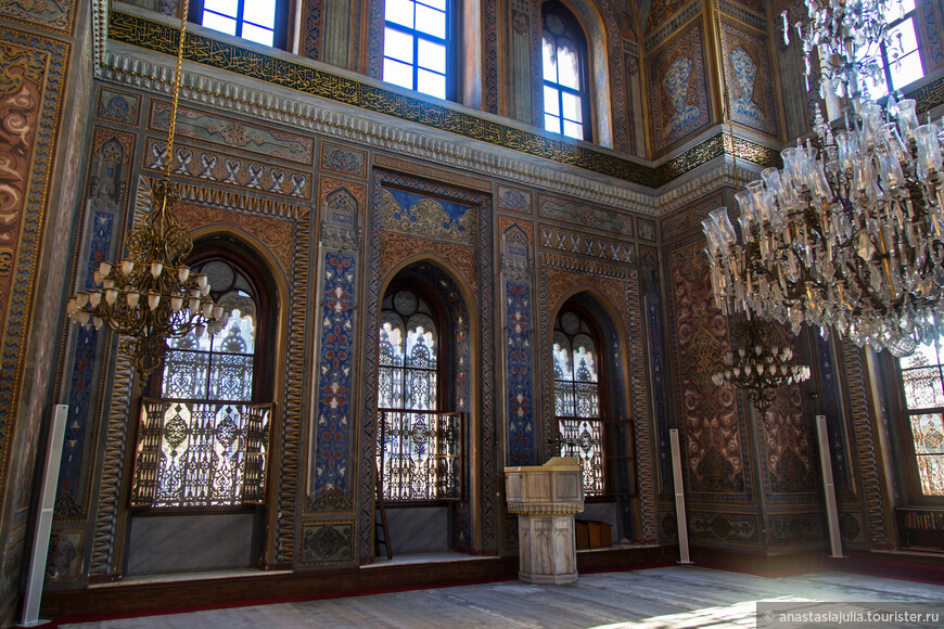 В золотисто-мраморных кружевах. Мечеть Валиде-султан в Стамбуле