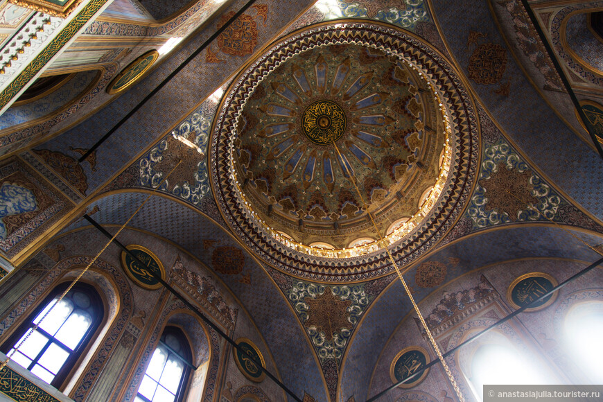 В золотисто-мраморных кружевах. Мечеть Валиде-султан в Стамбуле