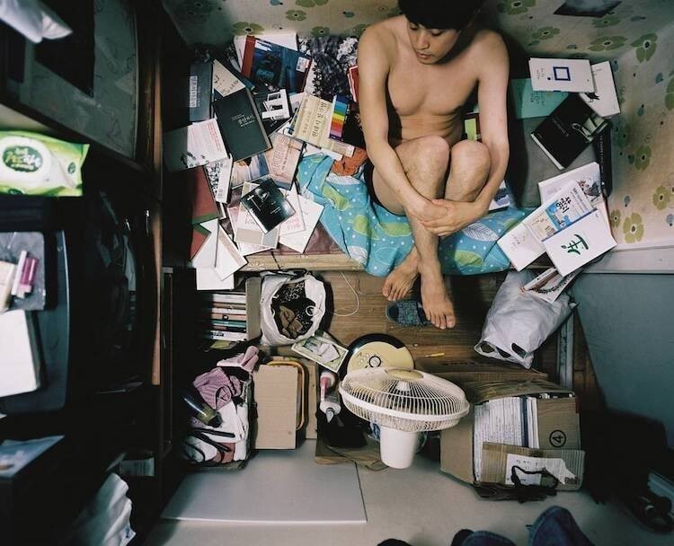 Как живут корейцы в комнатах 2 на 2 метра: фото-история сеульского фотографа Сим Кю-донга