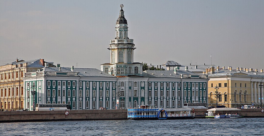 Университетская набережная<br/> в Санкт-Петербурге