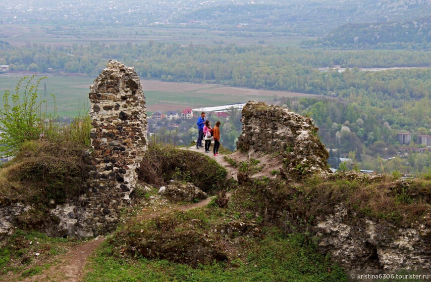 На развалинах Хустского замка