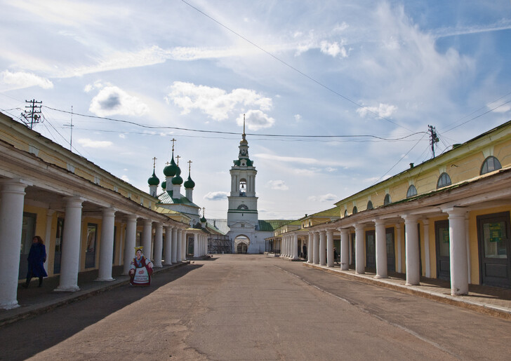 Торговые ряды в историческом центре Костромы