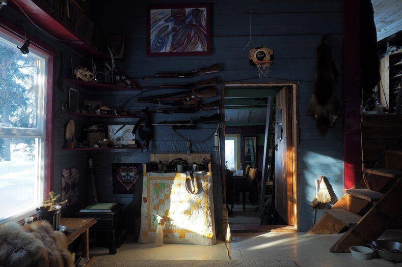Семья прожила больше 20 лет в лесу за 400 километров от цивилизации: фото-история семьи Атчли в диких краях Аляски