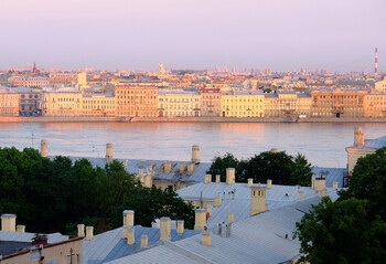 В Петербурге два человека погибли во время экскурсии по крыше 