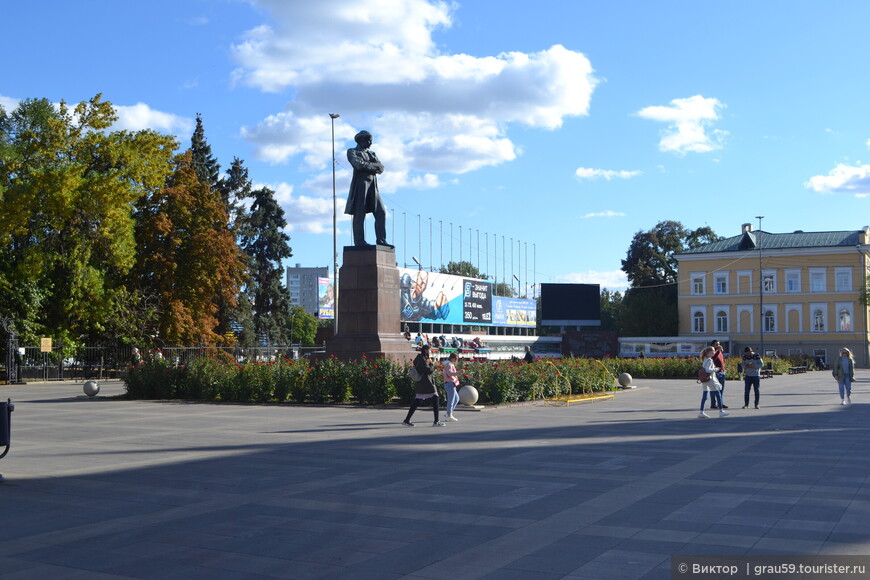 Памятник самому известному уроженцу Саратова