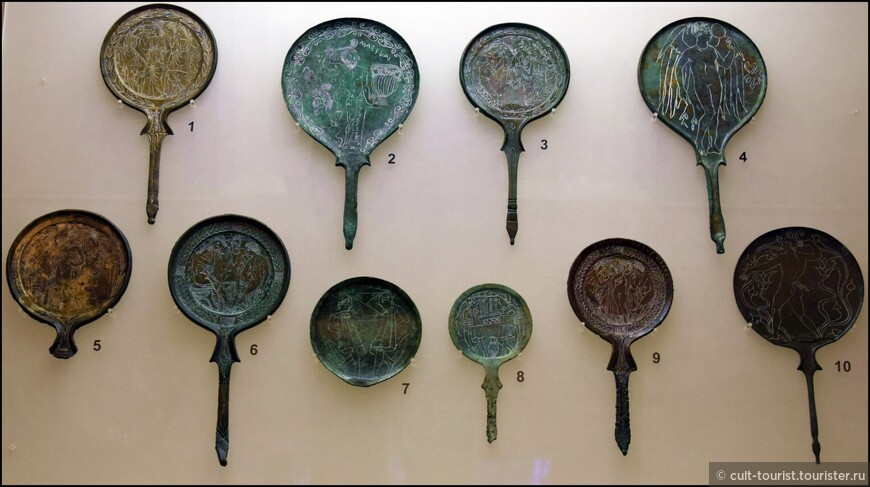 Для Этрурии бронзовые зеркала-это как для Тулы самовары. Их найдены тысячи, гравированы затейливо на мифологические сюжеты, что подсобило в расшифровке хоть каких-то надписей
