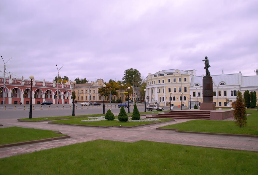 Вид площади Старый Торг с памятником Ленину до 2017 года