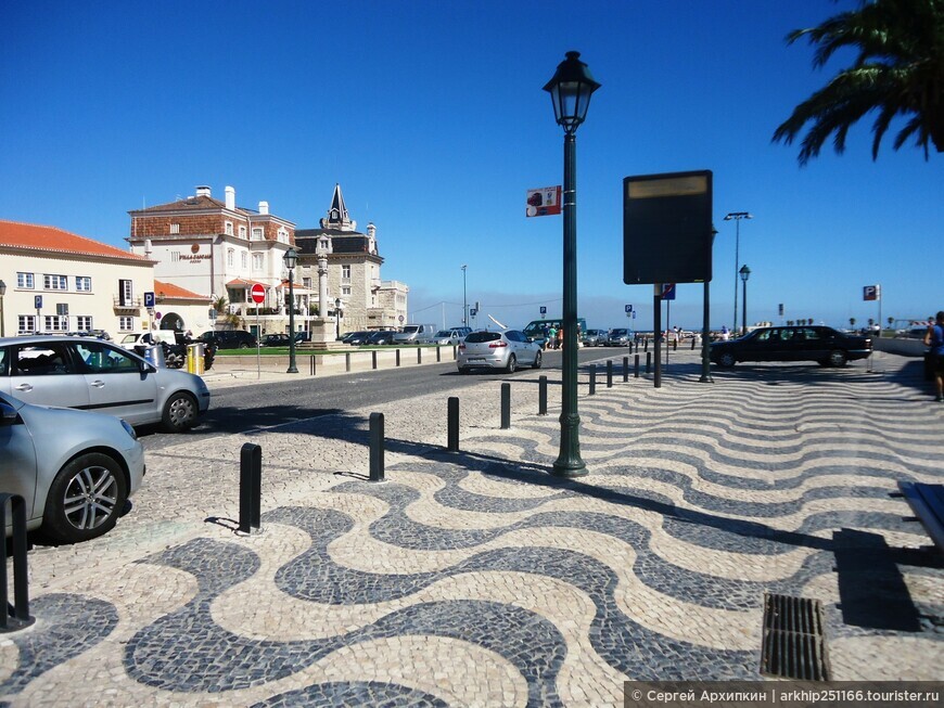 Морская набережная в Кашкайше в центре Португалии
