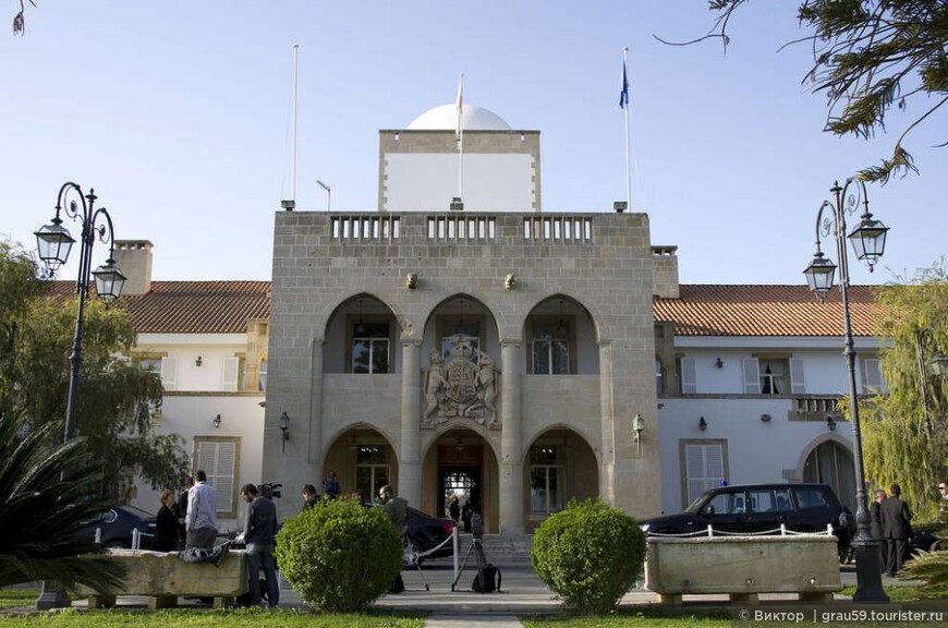 https://www.cyprusalive.com/img/ckeditor/cyprus-presidential-palacejpg.jpg