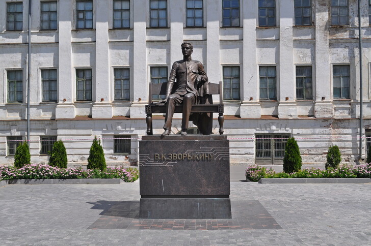 Памятник В.К. Зворыкину