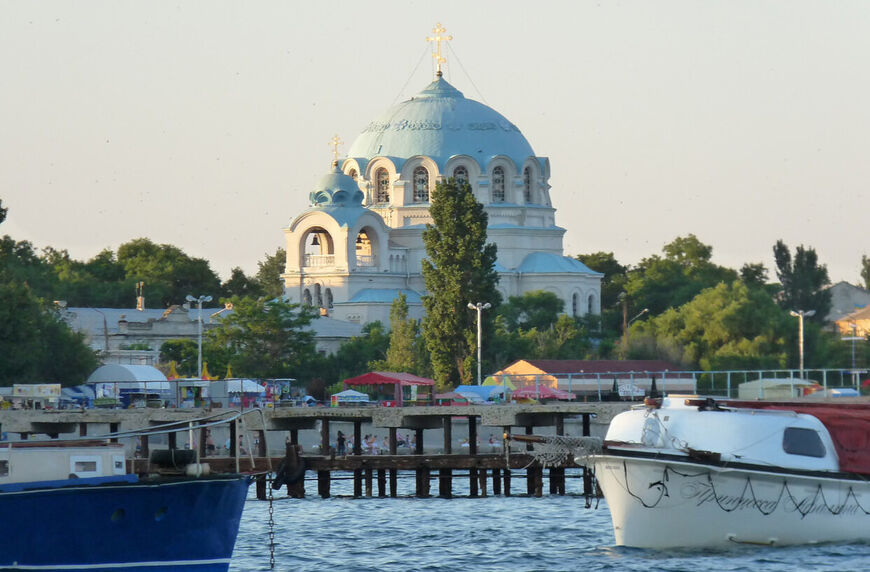 Свято-Николаевский собор и набережная
