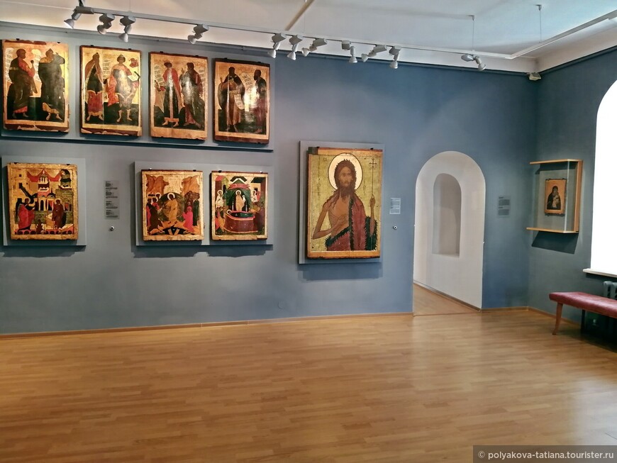 Выставка икон в Митрополичьих палатах
