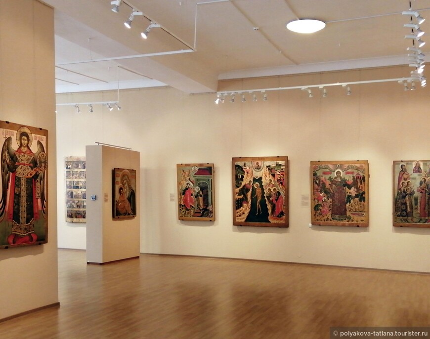 Выставка икон в Митрополичьих палатах