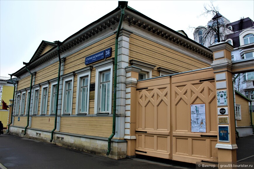 Деревянный дом для дяди Александра Сергеевича Пушкина