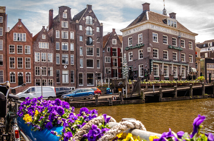Вид на каналы Амстердама