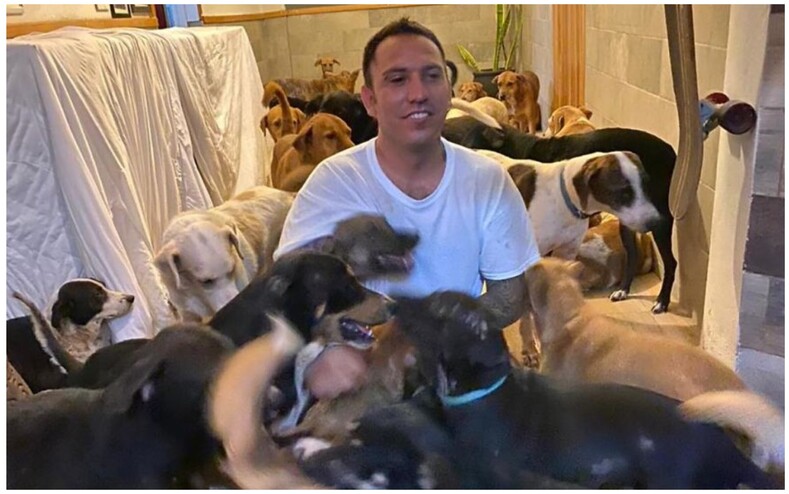Мужчина приютил у себя дома 300 животных, чтобы спасти их от страшного урагана (фото из дома выглядят пугающе)