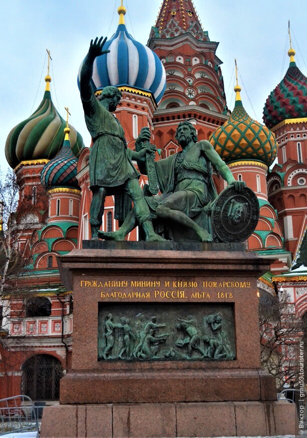 Первый памятник Москвы и единственный, сохранившийся на Красной площади