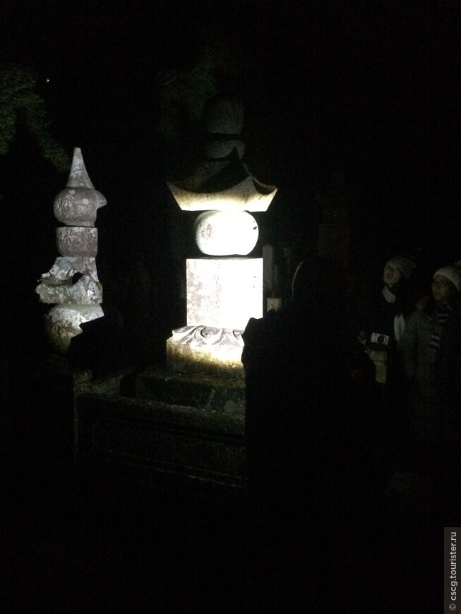 6-ой день в Японии. Коясан. Проживание у монахов, ночная прогулка на кладбище Окуноин, Гаран, храм Конгобу-дзи