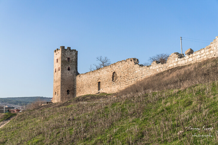 Древняя крепость в Феодосии