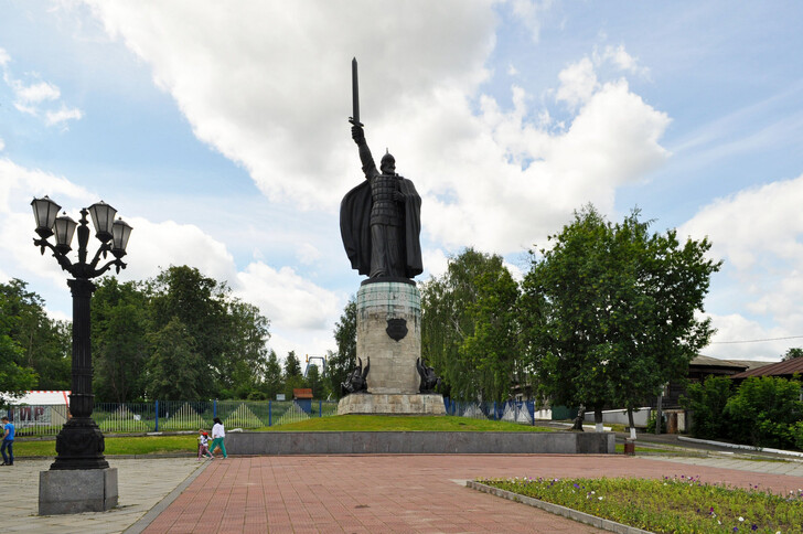 Памятник Илье Муромцу в Окском парке