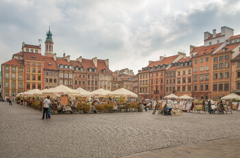 Польша закрывает магазины в ТЦ и учреждения культуры
