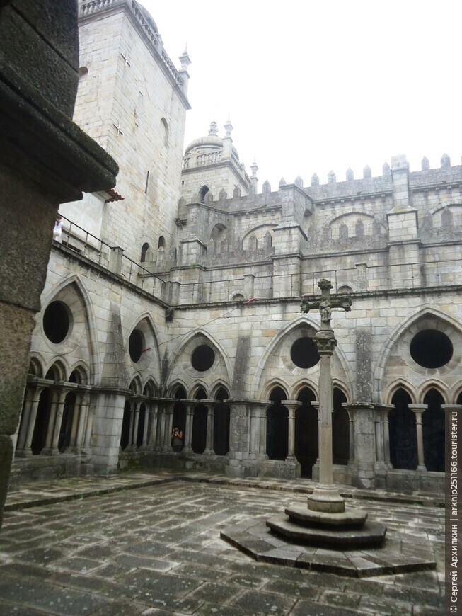 Кафедральный собор в Порту — мощь средневековья