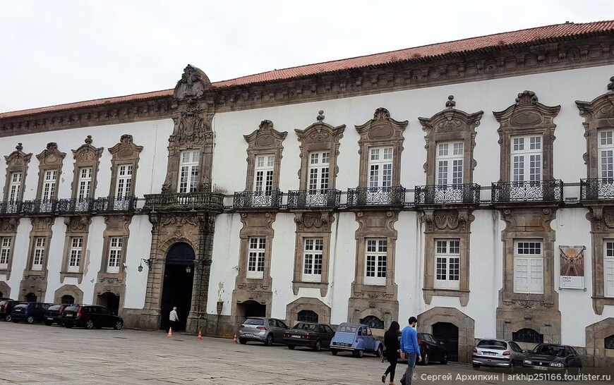 Епископский дворец в Порту — прямо рядом с Кафедральным собором