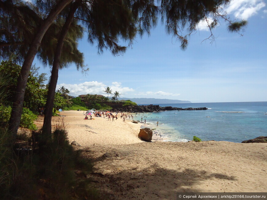 Один из лучших пляжей Тихого океана — пляж Сансет-бич возле Гонолулу на Гавайях
