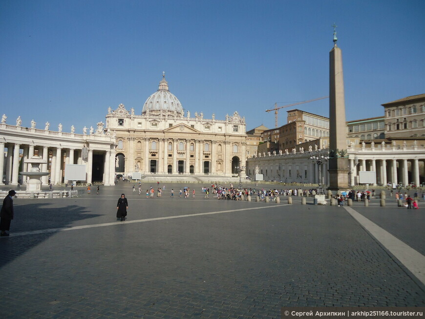 Площадь Святого Петра  в Риме — главная христианская площадь Европы.