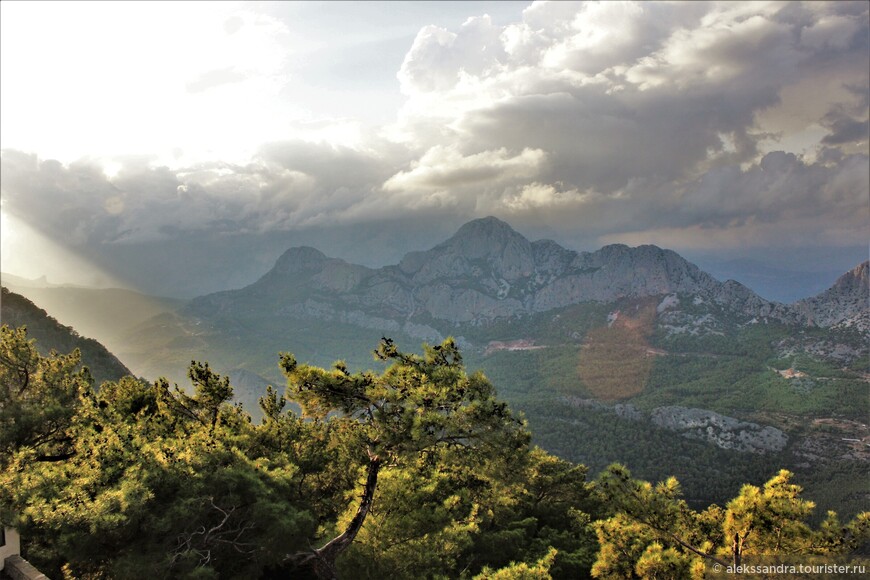 Гора и подъемник Тюнектепе. Анталья. Турция