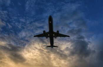 Еврокомиссия: запрет на авиарейсы неэффективен в борьбе с пандемией