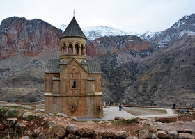Армения. «Монастырь играющих орлов» и Момик