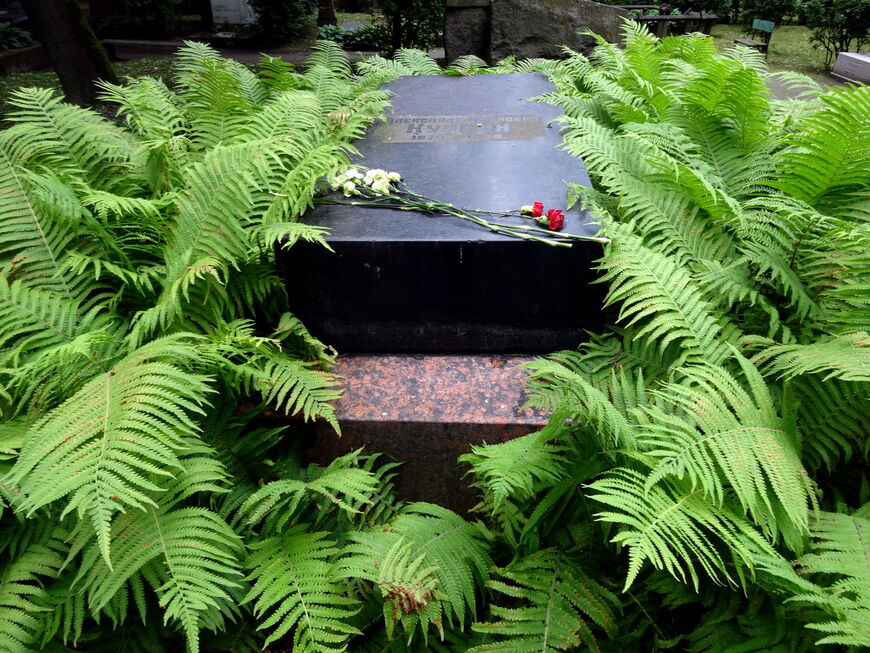 Надгробие на могиле писателя А.И. Куприна