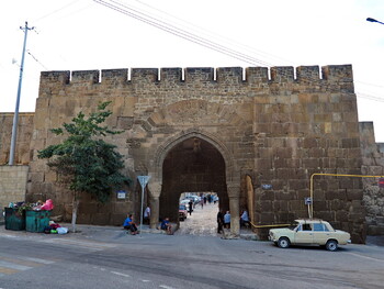 В Дербенте частично обрушилась стена крепости Нарын-кала