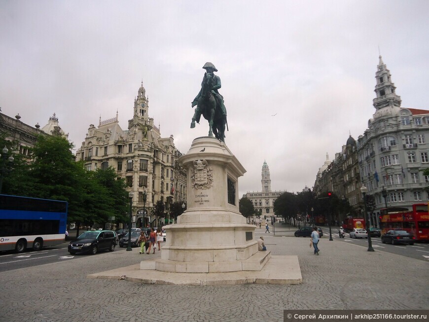 Площадь Свободы — главная площадь Порту
