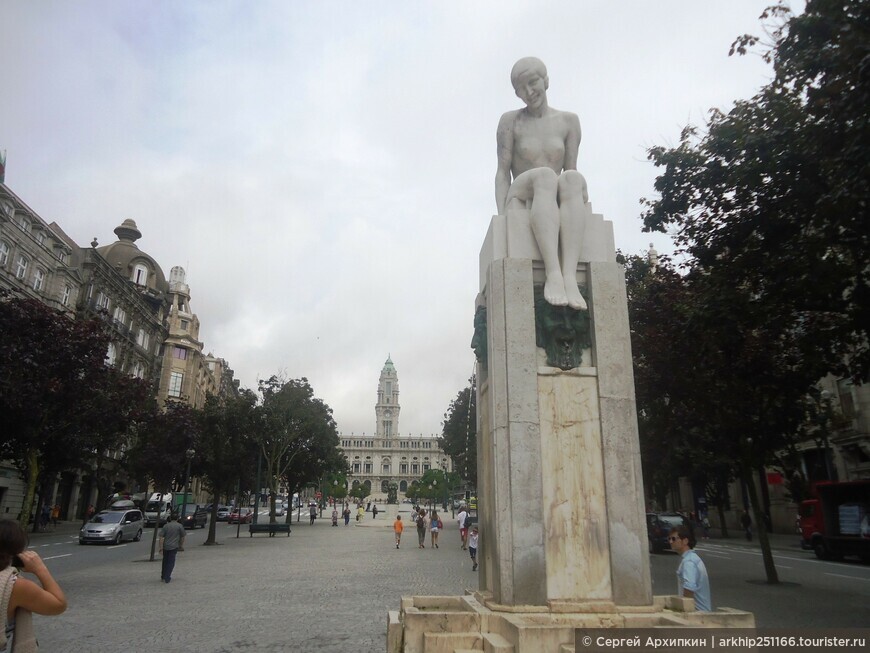 Площадь Свободы — главная площадь Порту