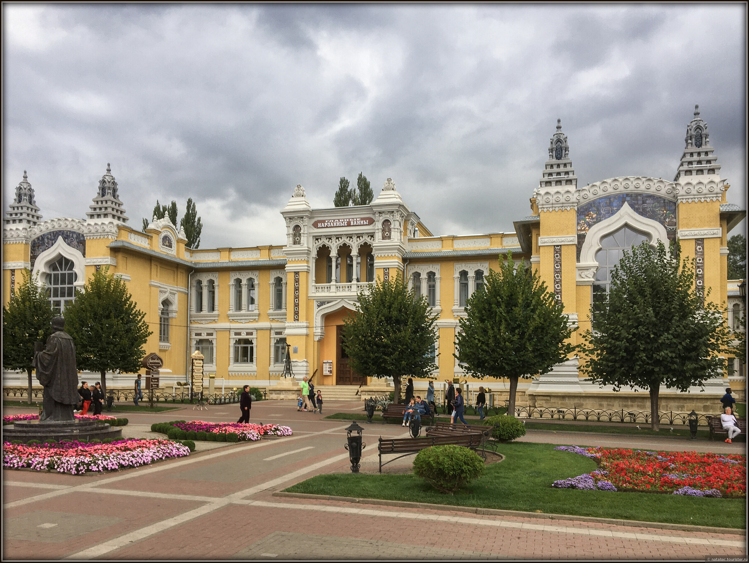 Кисловодск погулять. Главные нарзанные ванны Кисловодск. Здание главных нарзанных ванн в Кисловодске. Главные нарзанные ванны, Кисловодск, Курортный бульвар, 4. Кисловодск Курортный бульвар Нарзанная.