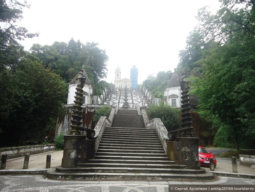 Лестница к Богу в Святилище Христа на Голгофе  в Браге