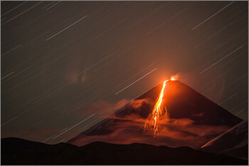 Вулкан Ключевской на Камчатке выбросил столб пепла высотой 7 км 
