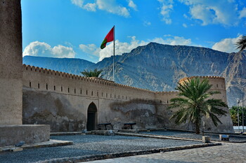 Оман возобновил выдачу виз для организованных туристов