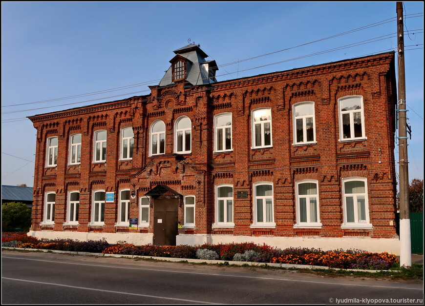 Здание прогимназии, нач. 20 в., ныне Центр семьи (социальная служба) 