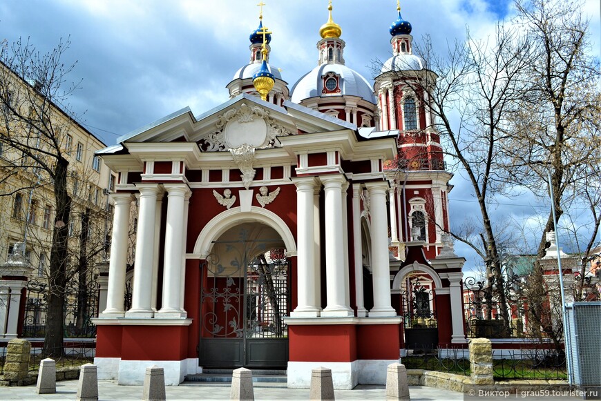 Православный храм в честь папы Римского, чьи мощи стали первой святыней на Руси