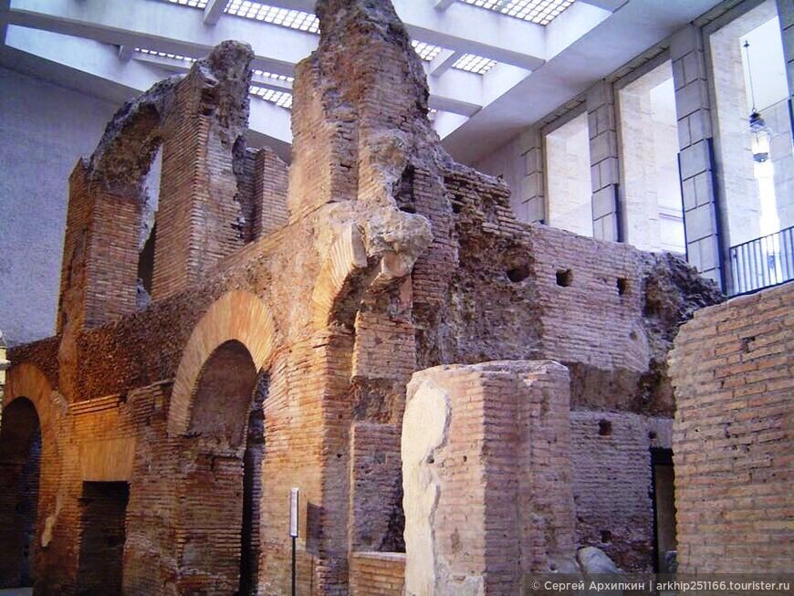 Площадь Навона — на месте бывшего античного ипподрома в Риме