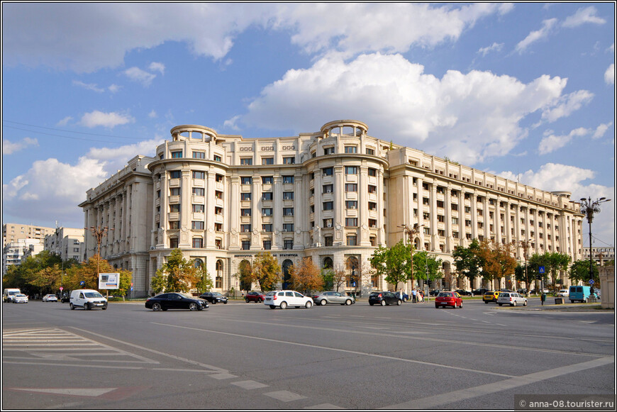 В этом здании Министерство юстиции, Министерство финансов, Министерство регионального развития.