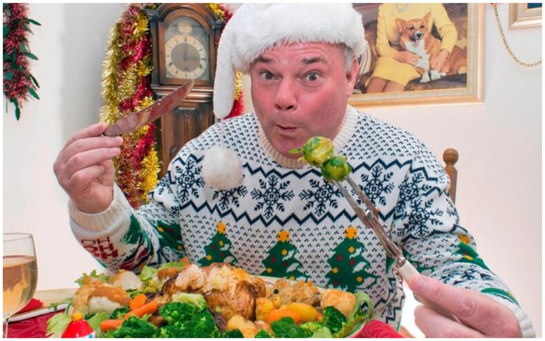 Мужчина на протяжении 27 лет каждый день отмечает Рождество, и на это он потратил не один миллион: фото сумасшедших вечеринок в доме настоящего фаната праздника